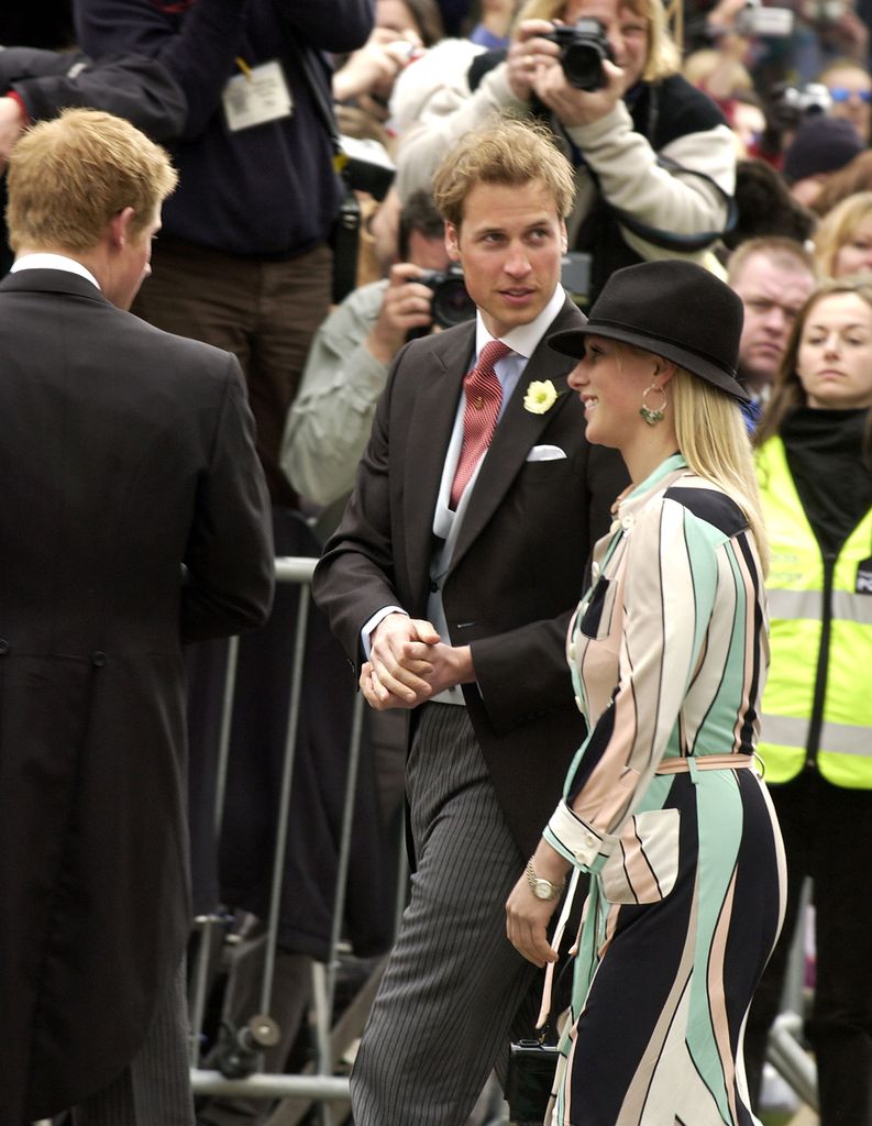El príncipe Guillermo llegando con Zara a la boda de Carlos y Camilla