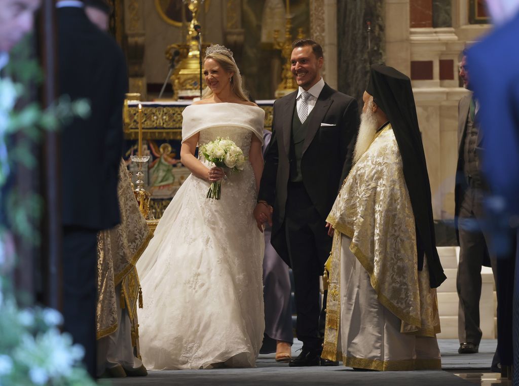 Teodora de Grecia y Matthew Kumar en el interior de la catedral 