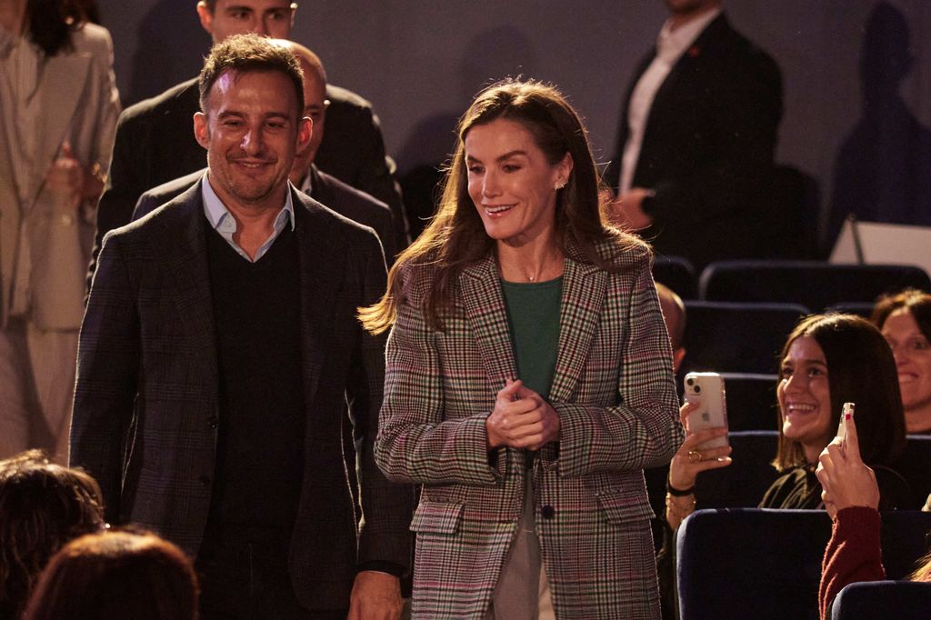 La reina Letizia con Alejandro Amenábar 