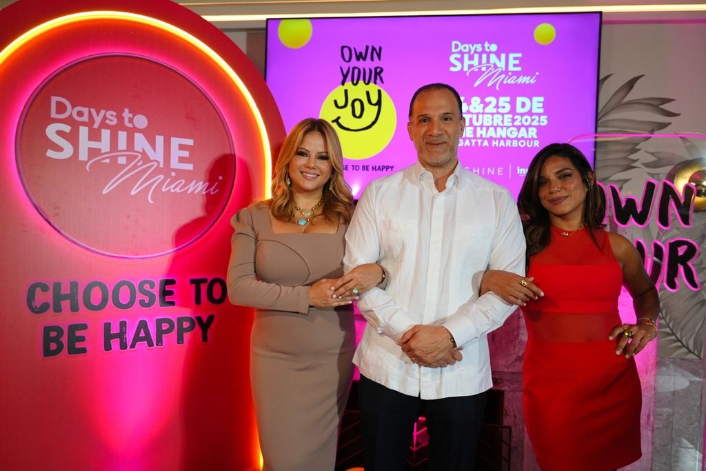 Evelyn Betancourt, Carlos Rodriguez y Victoria Nau