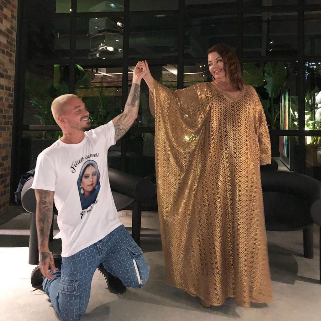 J Balvin y su mamá