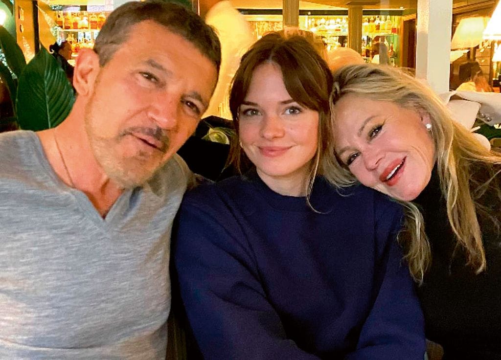 Stella del Carmen con sus padres, Antonio Banderas y Melanie Griffith