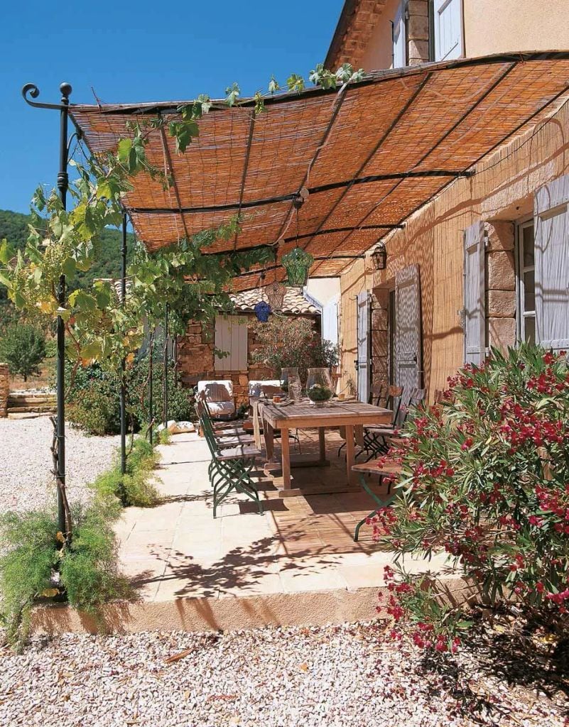 Pérgola adosada a la fachada