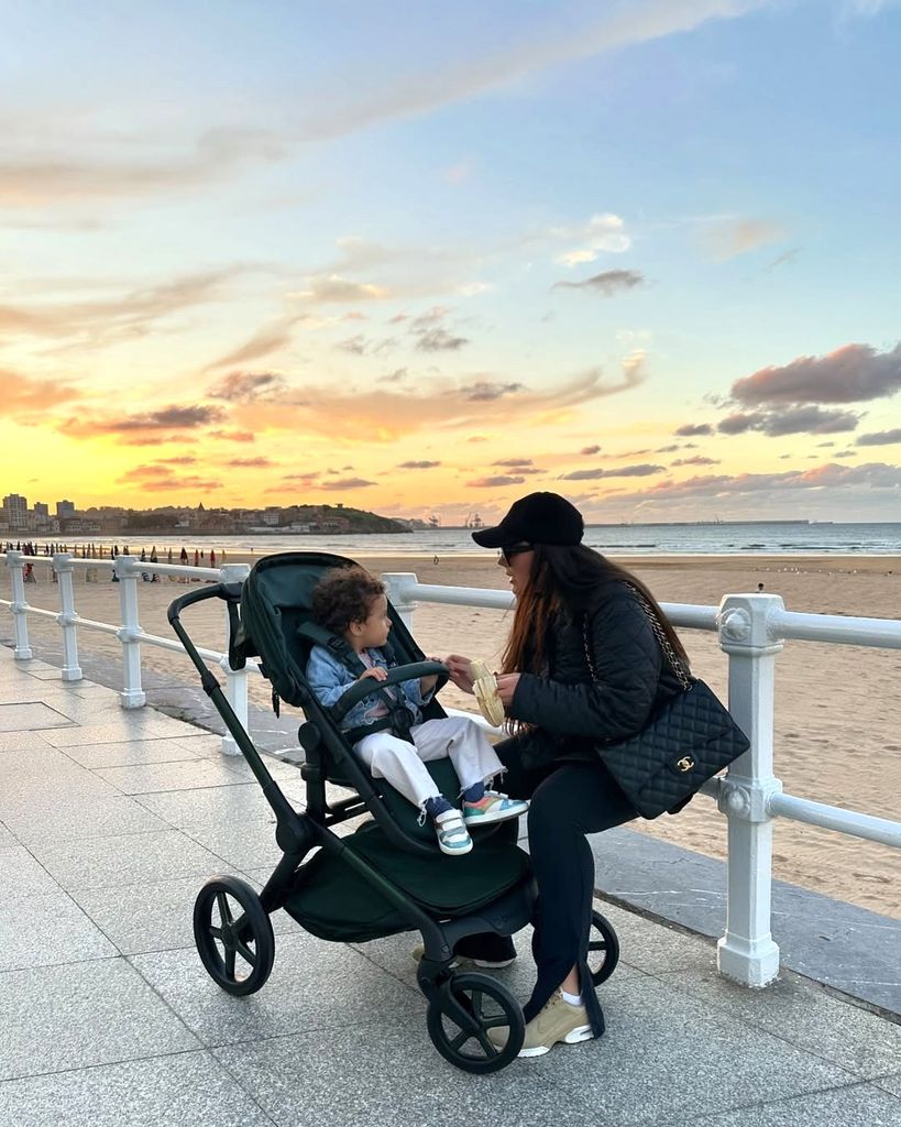 Ivana Rodríguez con sus hijas