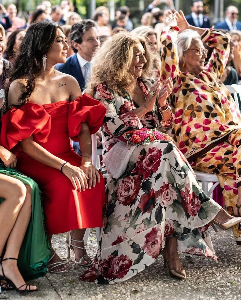 Lolita en la boda de su ahijada Triana, hija de Charo Vega
