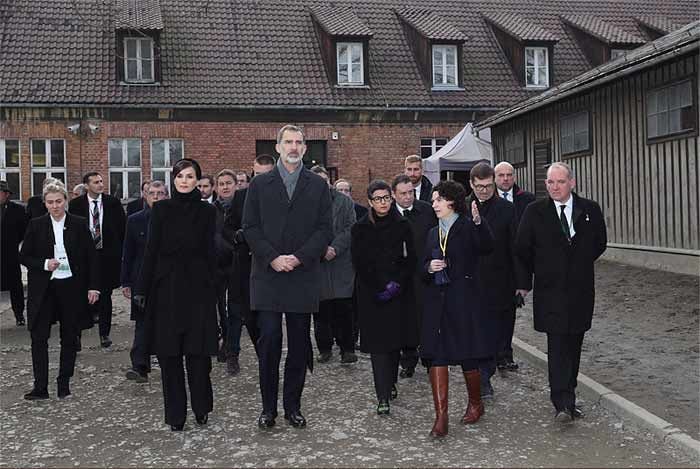 Reyes Felipe y Letizia en Auschwitz