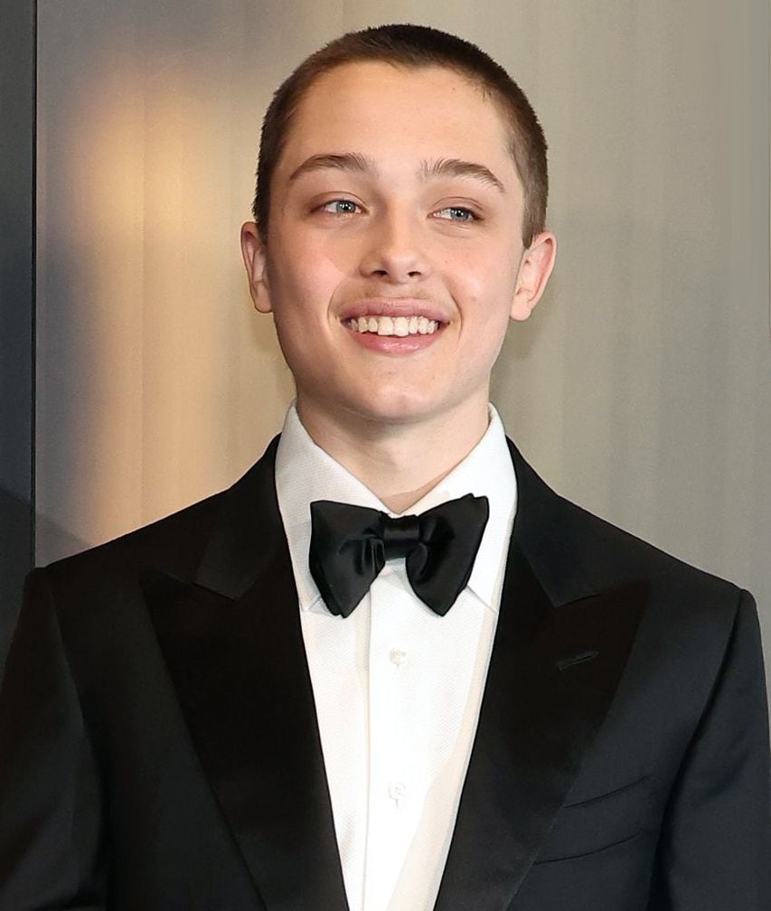 Primer plano de Knox Jolie-Pitt en la gala de los Governors Awards 2024