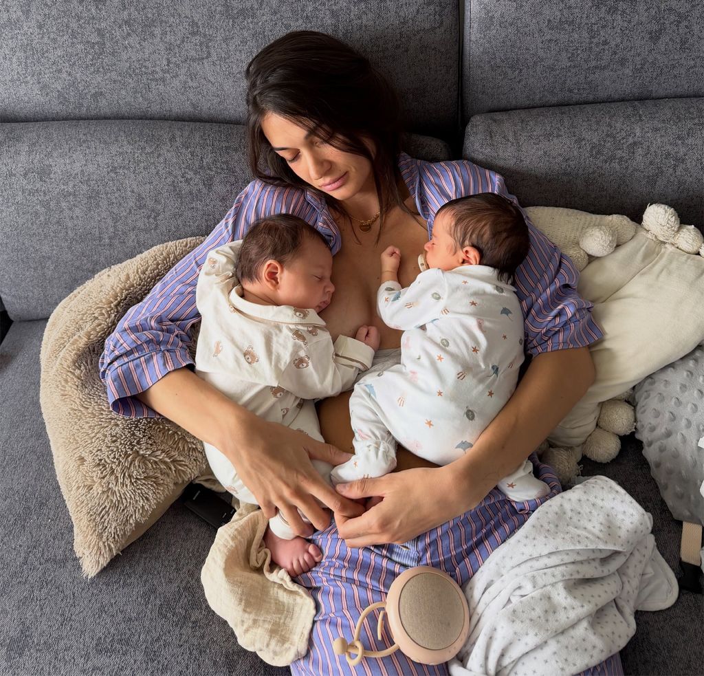 Estela Grande, con sus bebés