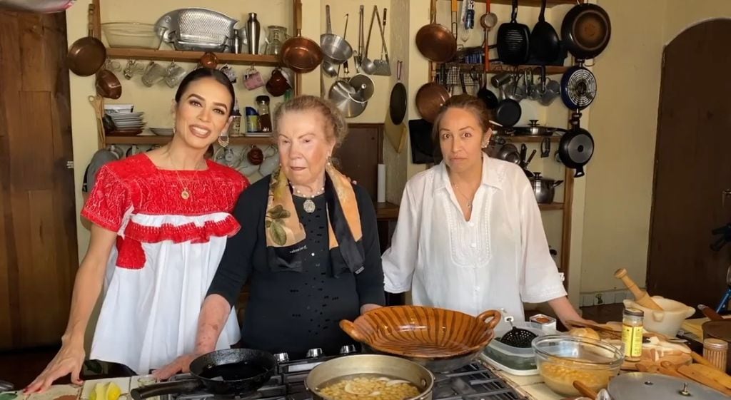 En el programa, la 'Yeya' de los Capetillo reveló los mejores tips para cocinar paella, tortilla española y ensaladilla rusa.