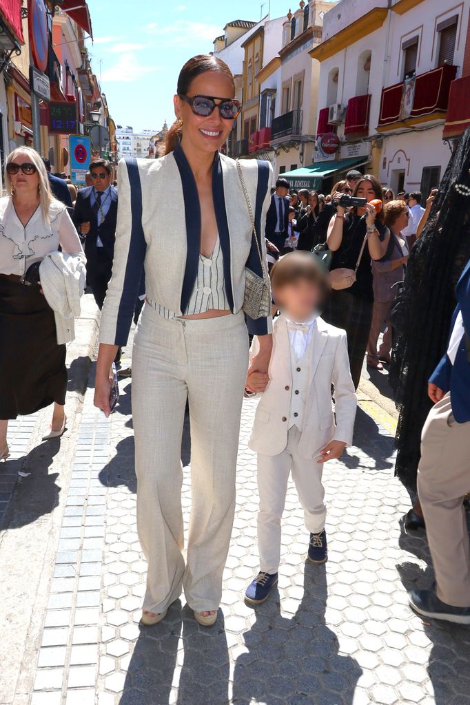 Eva González en la Semana Santa de Sevilla.