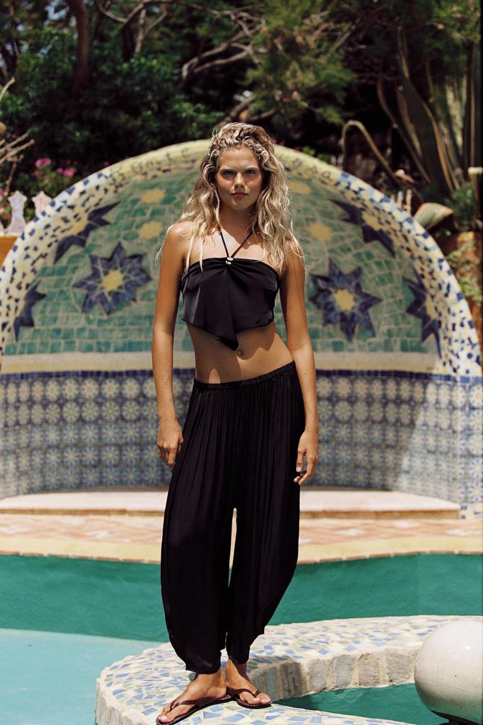 Pantalones ligeros Zara junio 2026