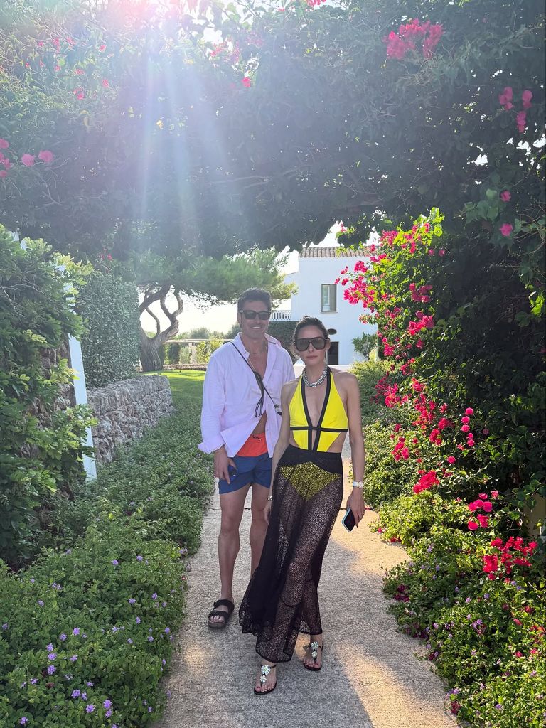 Olivia Palermo en Menorca con trikini amarillo