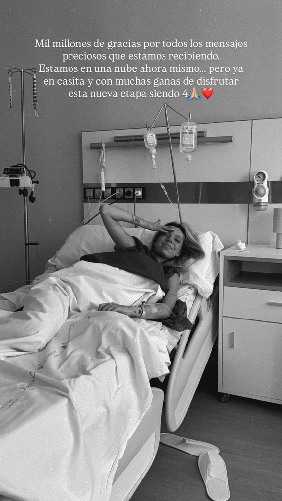 Alejandra, en una imagen desde el hospital tras el nacimiento de su hija, Tessa