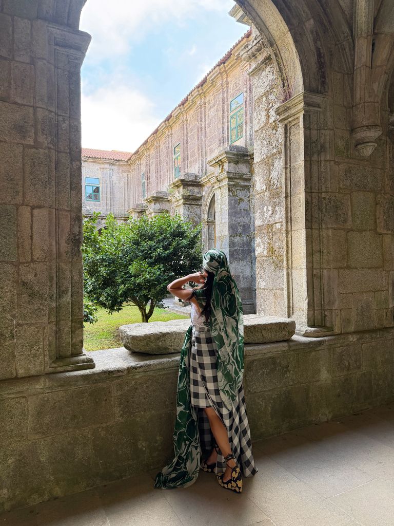 Look de invitada original de Minia Marcos Spiegelberg