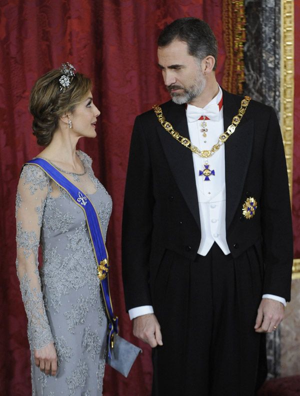 Hospitalarios, cercanos y muy complices entre ellos, así se han mostrado los Reyes de España en la que es la segunda cena de gala desde que llegaron al trono 