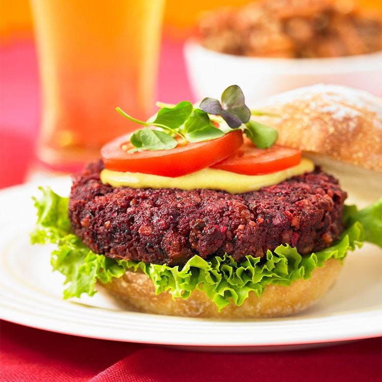 Hamburguesa de remolacha y nueces pecanas