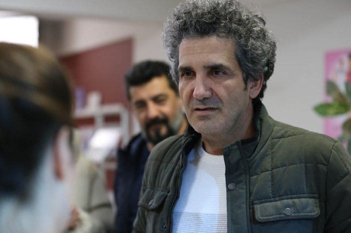 Orhan acaba de ser padre de su tercer hijo junto a Gönül en 'Hermanos'