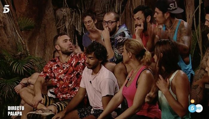 Discusión en la palapa
