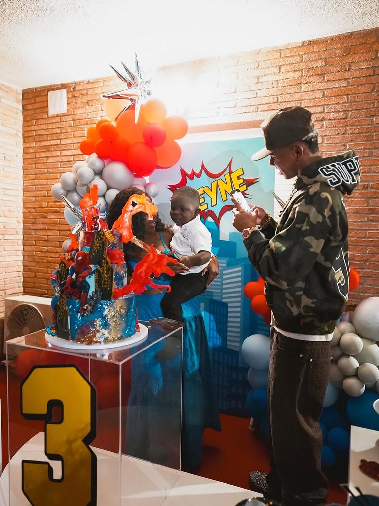 El futbolista compartió parte del festejo de cumpleaños de su hermano menor Keyne.
