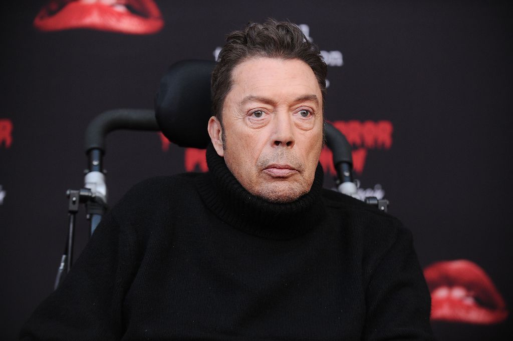 En 2012, Tim Curry sufrió un derrame cerebral que impactó en su carrera actoral. 