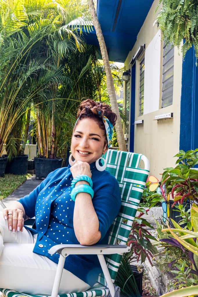 Gloria Estefan lanza 'La Vecina (No Se Va)' y Ela Taubert estrena 'Preguntas a las 11:11'