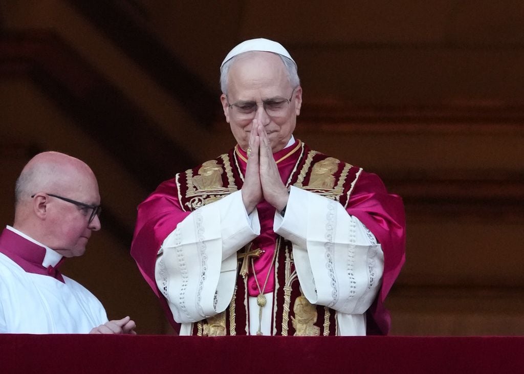 Papa León XIV en su primera presentación en Vaticano