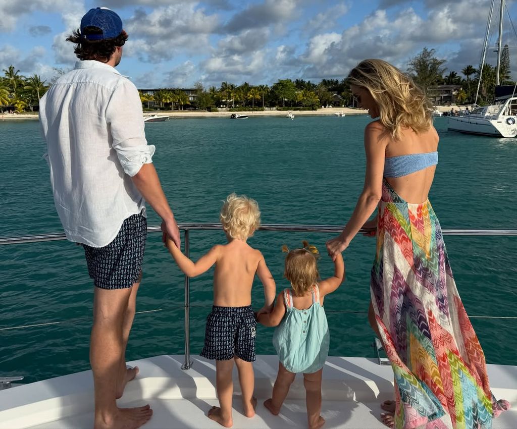 Chelsy y Sam con sus hijos