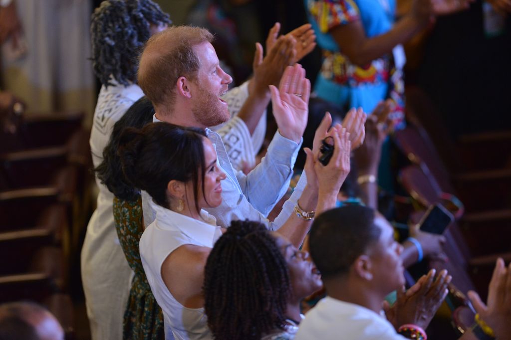 Harry y Meghan disfrutaron al máximo de las presentaciones musicales de los panelistas
