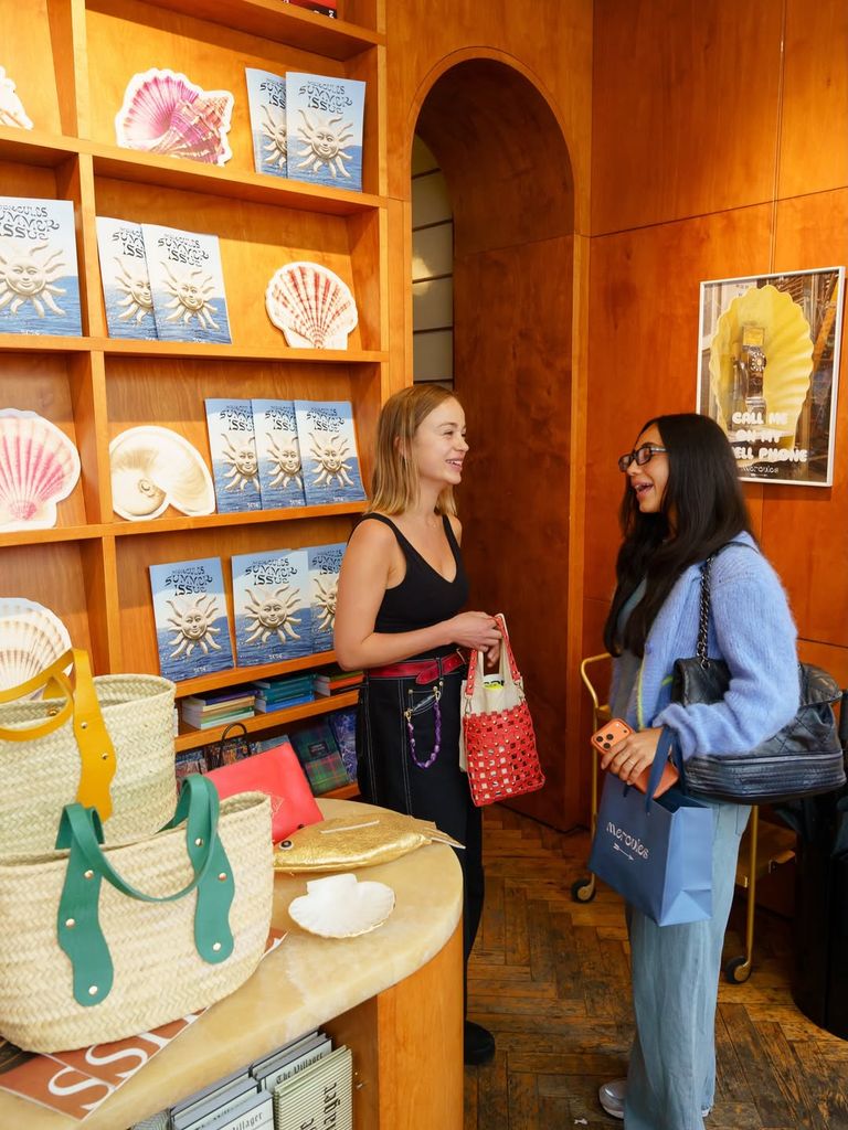 Amelia Windsor sorprende con su pasión por los bolsos de piel españoles