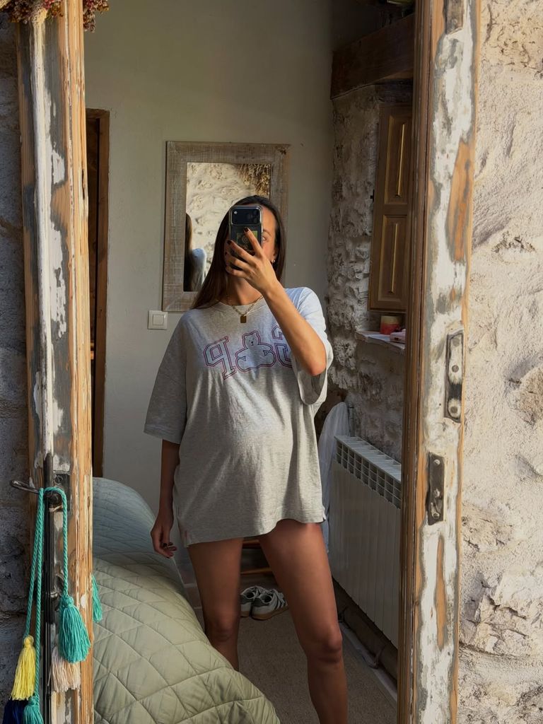 Las curvas premamá de Lucía Pombo, que "no puedo pedir más" de la felicidad que siente en esta época tan especial