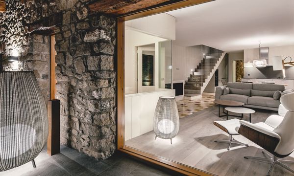 Lo rural y el diseño se dan la mano en esta casa ubicada en la catalana Cerdenya