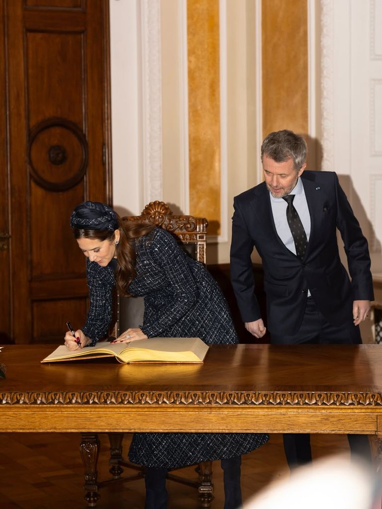 Mary de Dinamarca impacta con tiara y vestido nuevo en Estonia