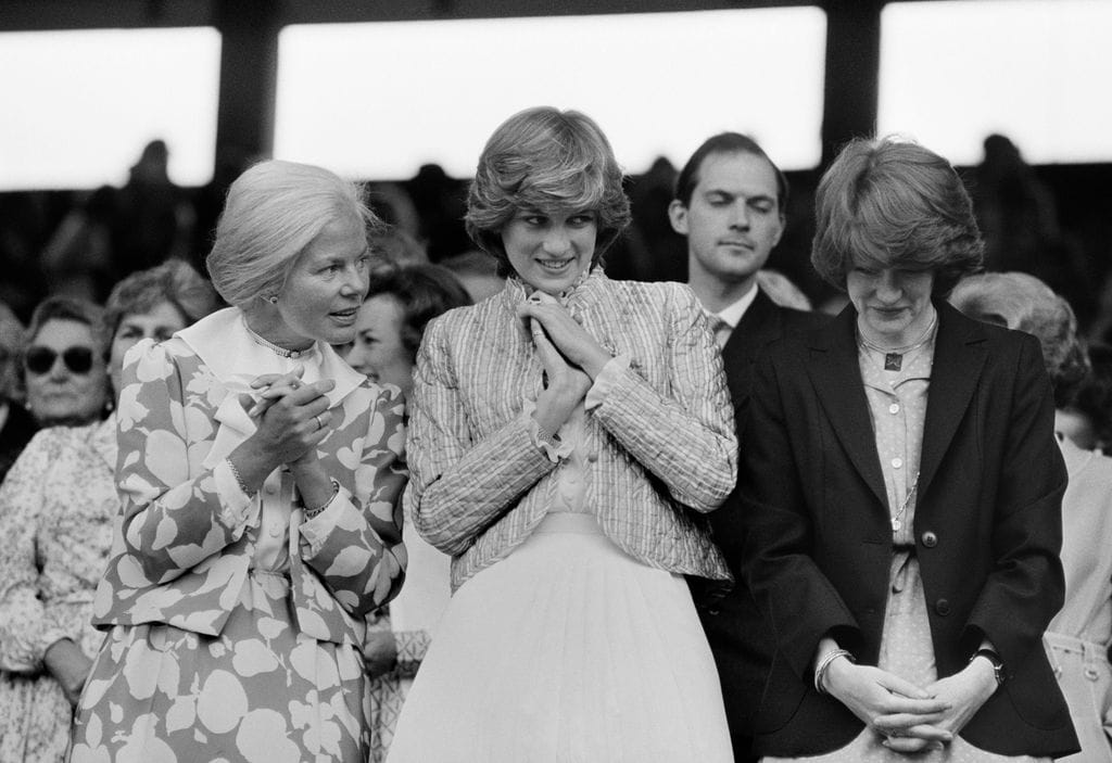 La duquesa de Kent con Diana de Gales y la hermana de esta, Sarah McCorquodale en la final femenina de Wimbledon del año 1981