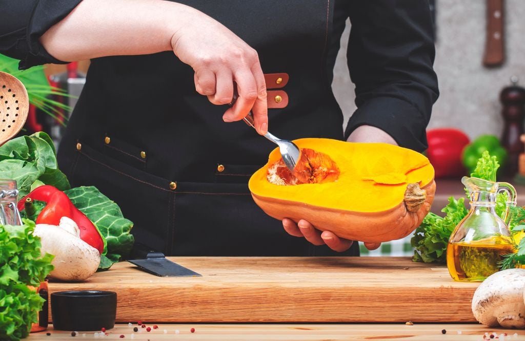 Ayúdate de una cuchara firme para retirar las pepitas.