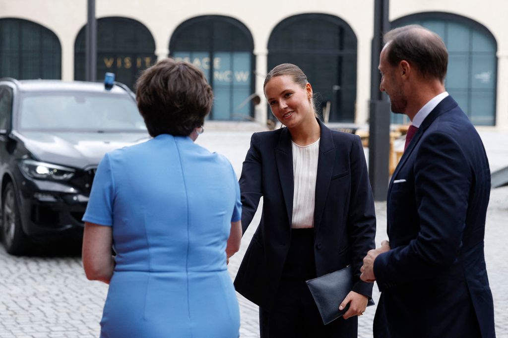 El príncipe Haakon de Noruega y su hija Ingrid
