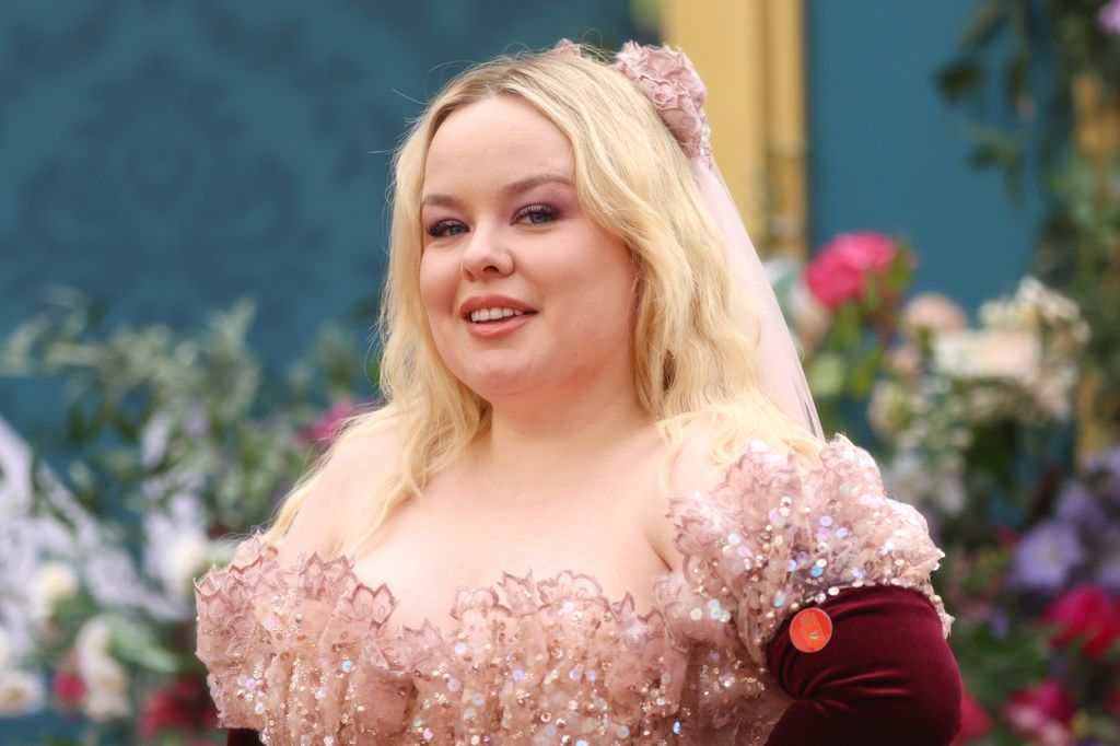 Nicola Coughlan en la premiere de la tercera temporada de los Bridgerton