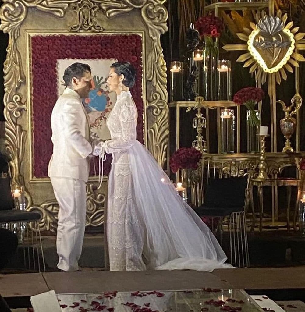 Christian Nodal y Ángela Aguilar en su boda
