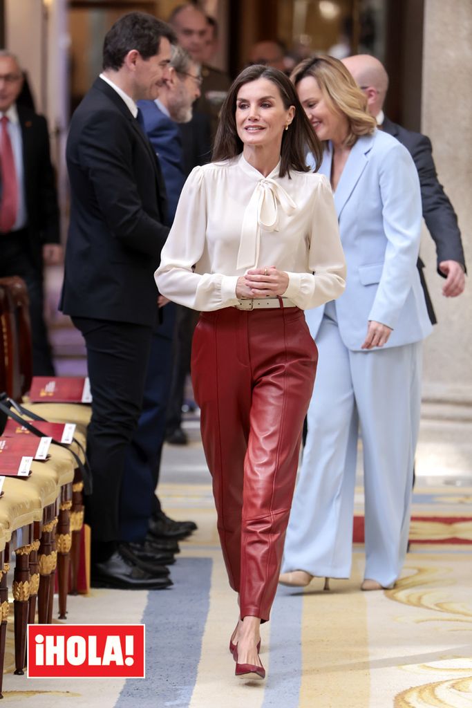 La reina Letizia y su look para entregar un premio a Carlos Alcaraz