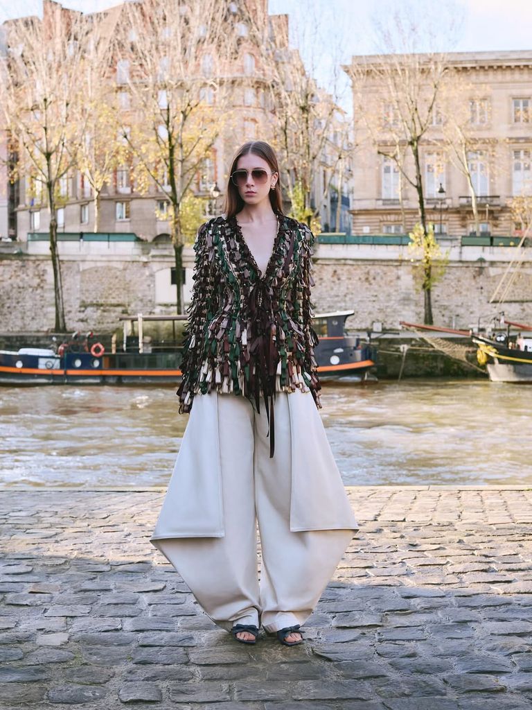 Sunday Rose modela para Dior FW2026.