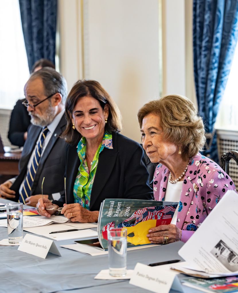 Pilar Lladó junto a la reina Sofía de España. 