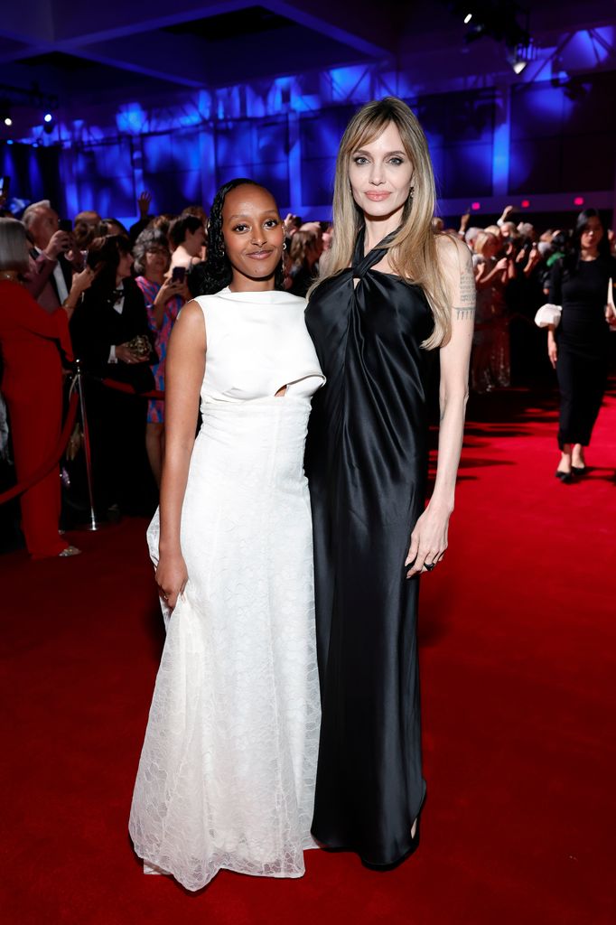 Angelina Jolie muestra su apoyo a su hija Zahara en un evento en Alabama