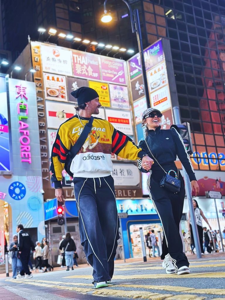 Galilea Montijo e Isaac Moreno llegan a Hong Kong.