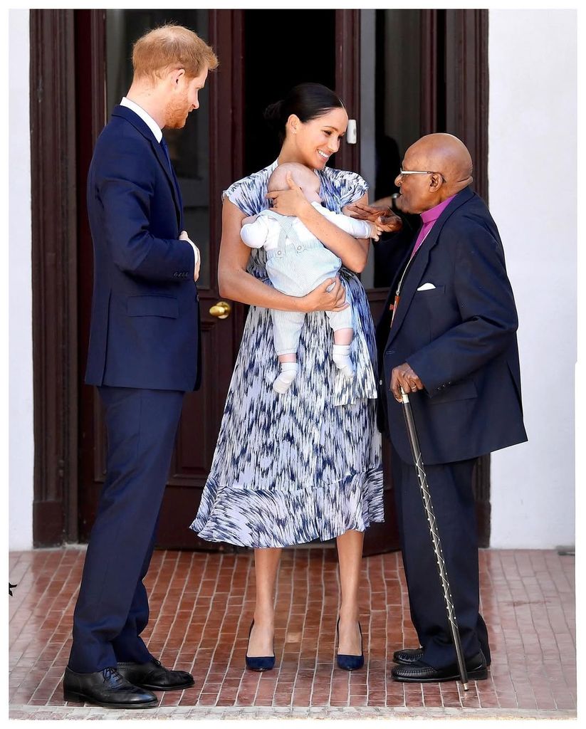 Los Duques de Sussex con su hijo Archie, durante su viajen a 