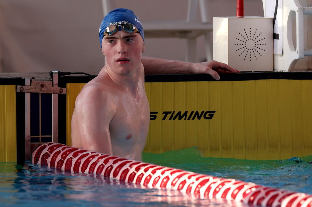 Sean McCann compitiendo en natación