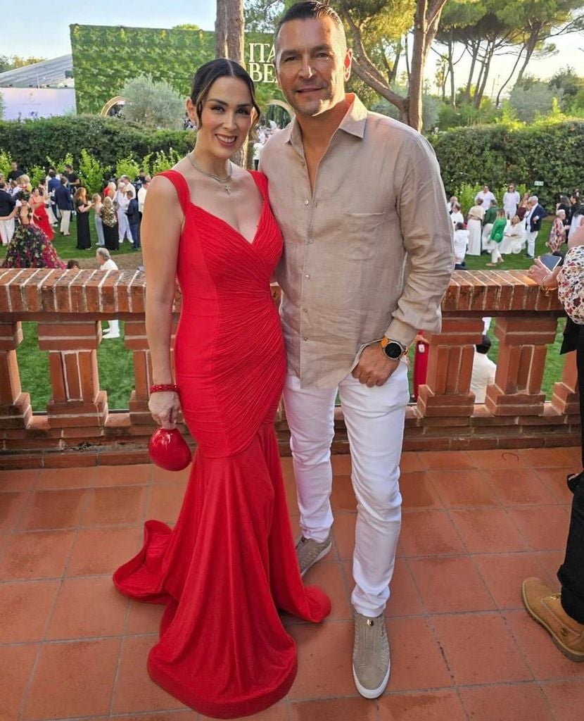 Los invitados tenían que ir vestidos de verde, blanco o rojo.