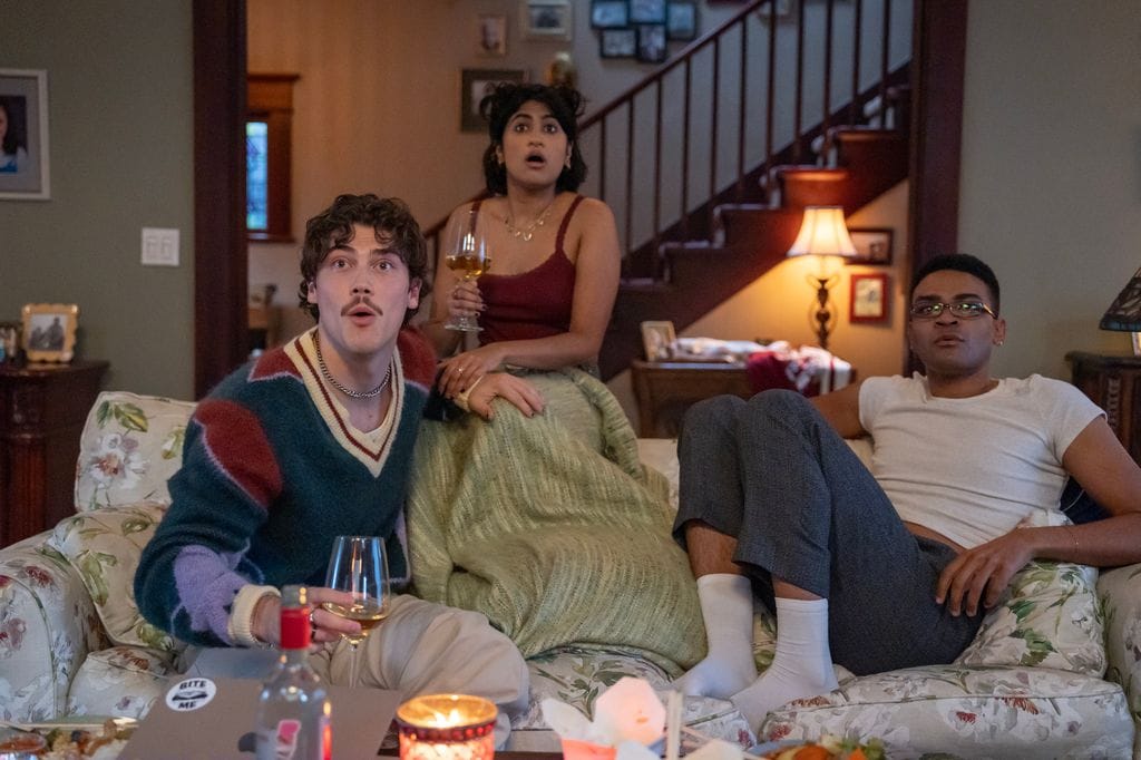 La serie sigue la vida de cinco veinteañeros que comparten piso en Nueva York