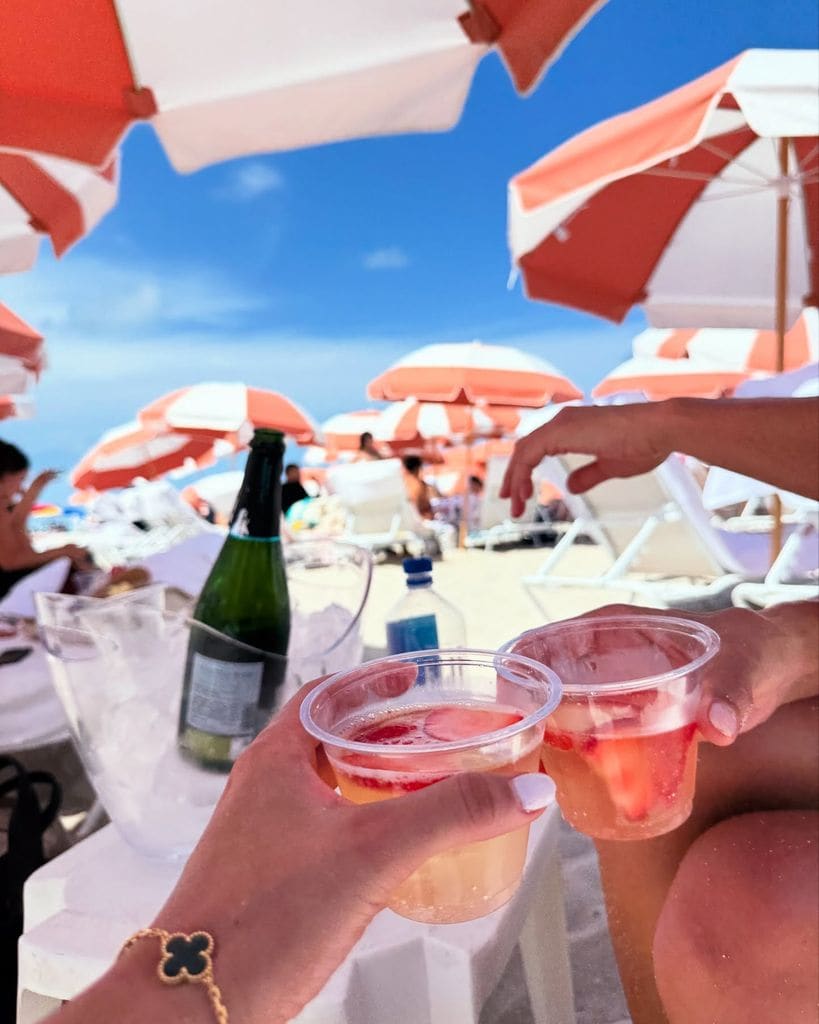 Elizabeth Gutiérrez y Marianela Ancheta compartieron una foto de su brindis.