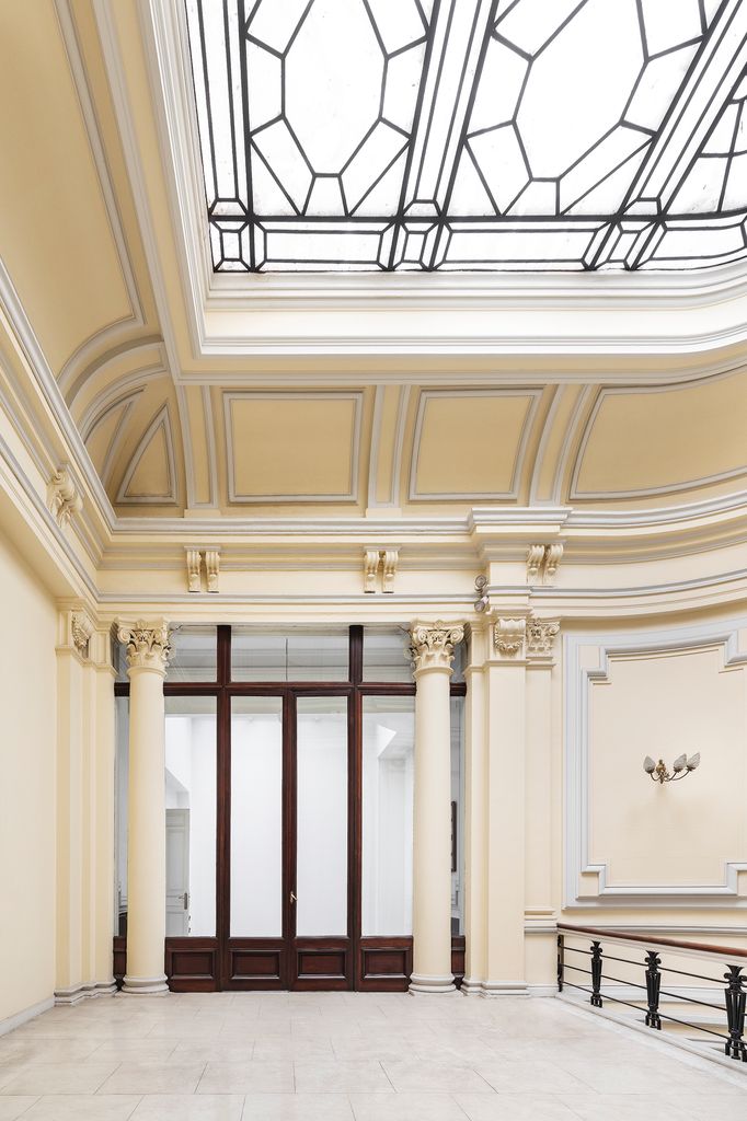 El Corte Inglés Home, junto a Decor Studio y Marta Ureta, presentan un espacio donde arte, diseño y lectura conviven en armonía. Una propuesta de estilo contemporáneo que destaca por su selección cuidada de muebles y un office que introduce un toque de color
