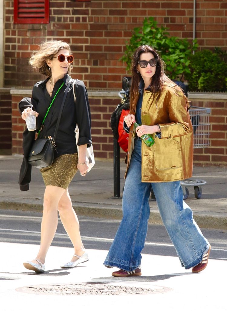 Anne Hathaway fue vista paseando por el centro de Manhattan 