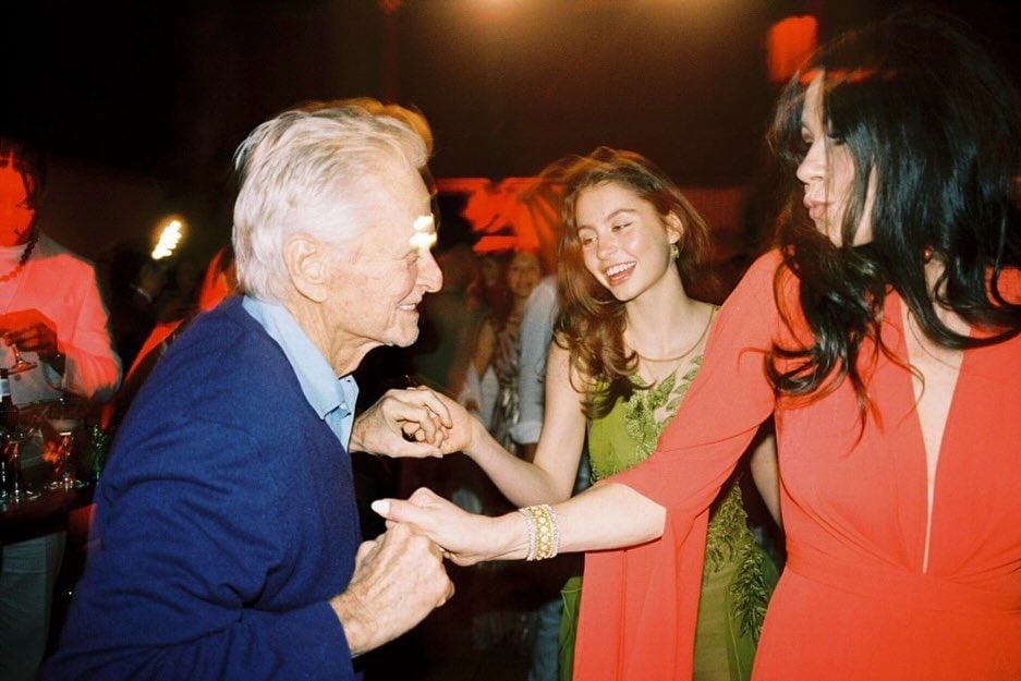 Carys con sus padres, Michael Douglas y Catherine Zeta-Jones